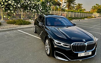 BMW 730 (Черный), 2022 для аренды в Дубай