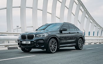BMW X4 (Черный), 2021 для аренды в Дубай