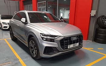 إيجار Audi Q8 (فضة), 2019 في دبي
