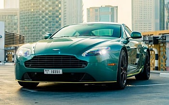 إيجار Aston Martin Vantage (أخضر), 2015 في دبي