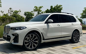 BMW X7 (Белый), 2021 для аренды в Дубай