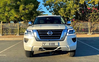 Nissan Patrol V6 (Белый), 2020 для аренды в Дубай