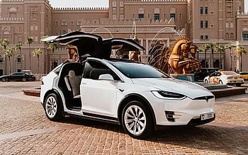 Tesla Model X (Белый), 2021 для аренды в Дубай