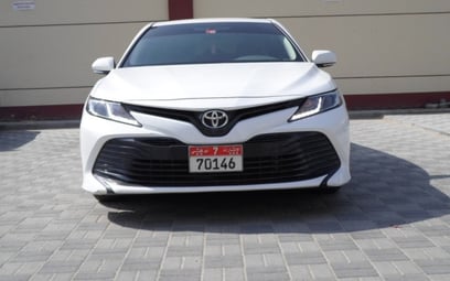 إيجار Toyota Camry (أبيض), 2019 في دبي
