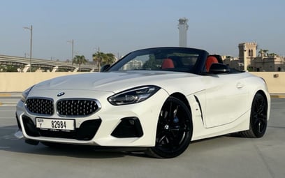 BMW Z4 (Белый), 2022 для аренды в Дубай