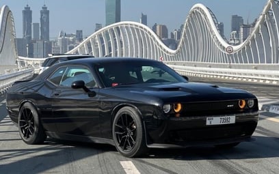 Dodge Challenger V6 (Черный), 2020 для аренды в Дубай