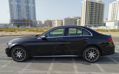 Mercedes C300 Class (Черный), 2020 для аренды в Дубай