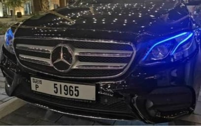 Mercedes E Class (Черный), 2018 для аренды в Дубай