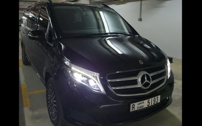 إيجار Mercedes V250 (أسود), 2019 في دبي
