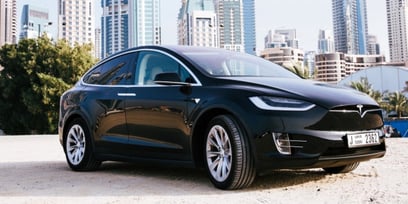 Tesla Model X (Черный), 2017 для аренды в Дубай
