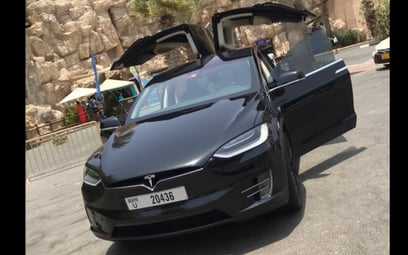 إيجار Tesla Model X (أسود), 2017 في دبي