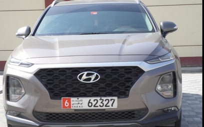 إيجار Hyundai Santa Fe (بنى), 2019 في أبو ظبي