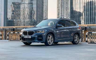 BMW X1 (Темно-серый), 2021 для аренды в Дубай