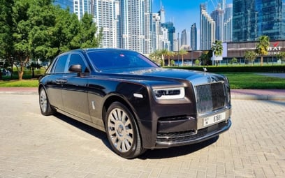Rolls-Royce Phantom (Темно-серый), 2021 для аренды в Дубай