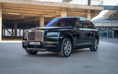 إيجار Rolls Royce Cullinan (أخضر), 2021 في أبو ظبي