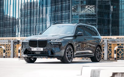 BMW X7 40i (Серый), 2023 для аренды в Дубай