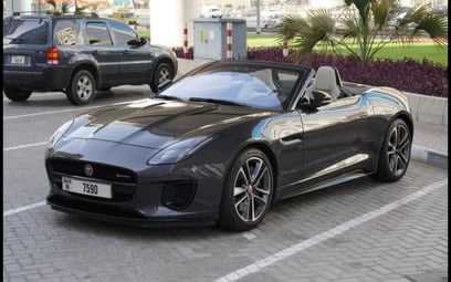 Jaguar F-Type (Серый), 2019 для аренды в Шарджа