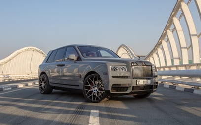 إيجار Rolls Royce Cullinan Black Badge Mansory (اللون الرمادي), 2022 في أبو ظبي