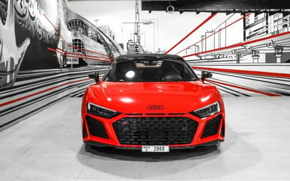 Audi R8 spyder (Красный), 2021 для аренды в Дубай