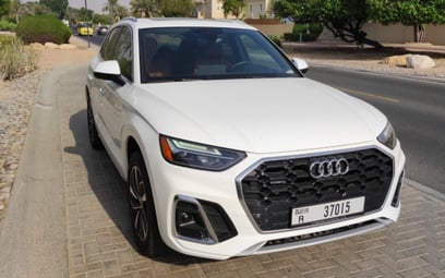 Audi Q5 (Белый), 2022 для аренды в Дубай