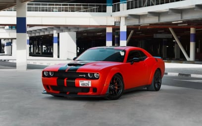 Dodge Challenger V8 Hellcat (Красный), 2018 для аренды в Дубай