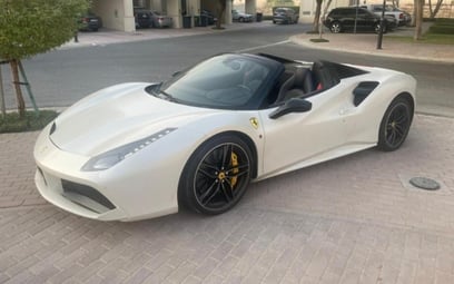 Ferrari 488 (Белый), 2019 для аренды в Дубай