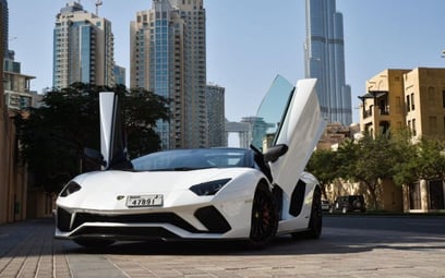 Lamborghini Aventador S Roadster (Белый), 2020 для аренды в Дубай