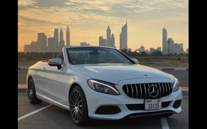 Mercedes C300 Class (Белый), 2018 для аренды в Дубай