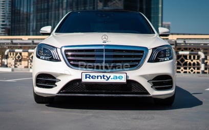 Mercedes S Class (Белый), 2018 для аренды в Шарджа