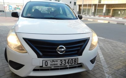 إيجار Nissan Sunny (أبيض), 2015 في دبي