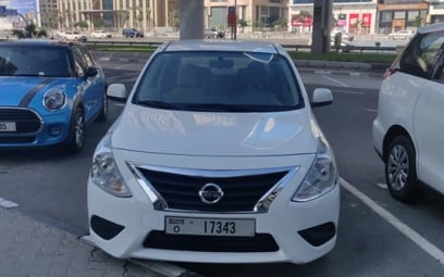 Nissan Sunny (Белый), 2019 для аренды в Дубай