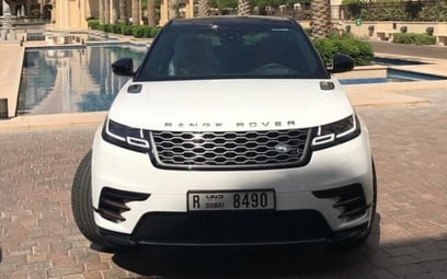 Range Rover Velar (Белый), 2018 для аренды в Дубай