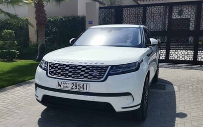 Range Rover Velar (Белый), 2019 для аренды в Дубай