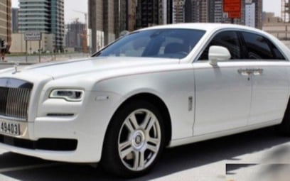 Rolls Royce Ghost (Белый), 2018 для аренды в Дубай