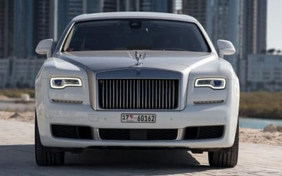 Rolls Royce Ghost (Белый), 2019 для аренды в Абу-Даби