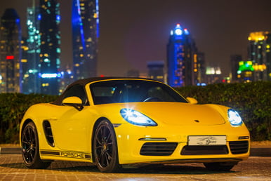إيجار Porsche Boxster 718 (الأصفر), 2017 في دبي