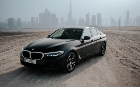 إيجار BMW 5 Series (أسود), 2021 في دبي