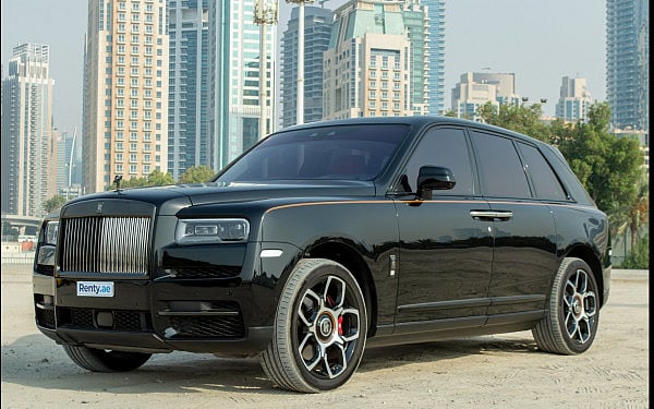 إيجار Rolls Royce Cullinan- BLACK BADGE (أسود), 2021 في دبي