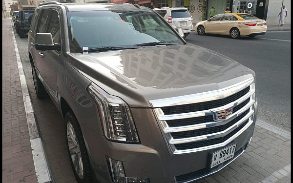 إيجار Cadillac Escalade (بنى), 2019 في دبي