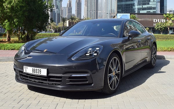إيجار Porsche Panamera 4 (رمادي غامق), 2019 في دبي