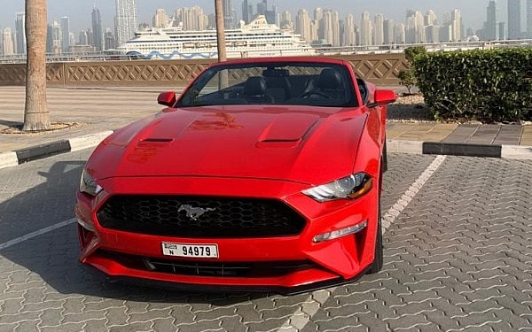 إيجار Ford Mustang cabrio (أحمر), 2020 في دبي