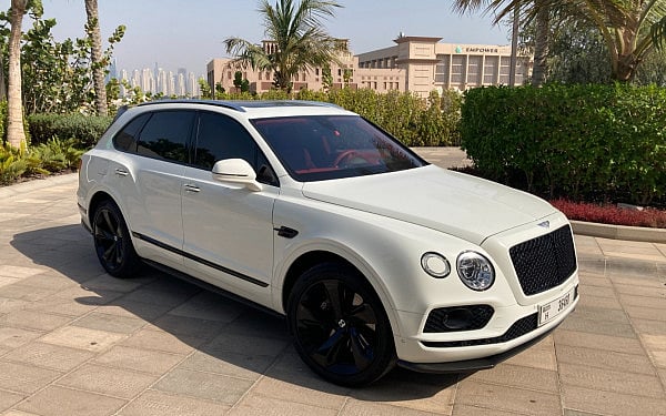 إيجار Bentley Bentayga (أبيض),  في دبي